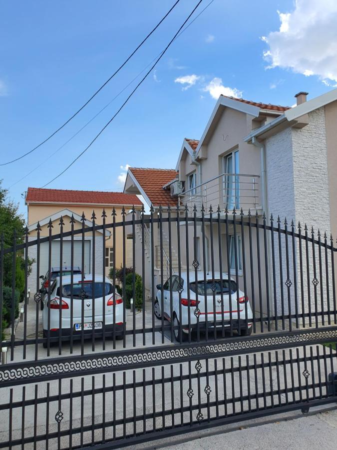 Apartman Tolosi 2 ポドゴリツァ エクステリア 写真